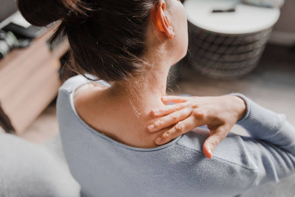 How-to-relieve-tension-in-the-neck-and-shoulders-from-anxiety