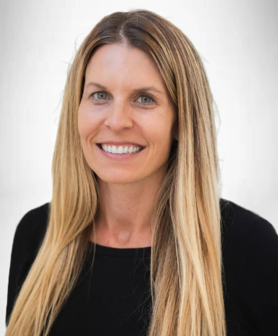 Elizabeth Selander Headshot